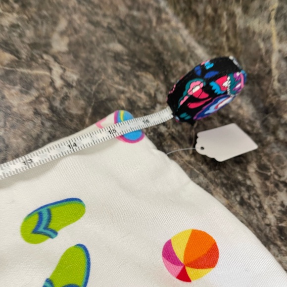 Briggs vtg sunglasses and flip flop white capris. Fits sz14 . No stains, odors. - Picture 6 of 7